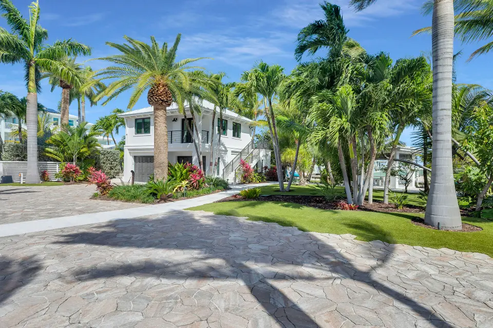 Guest house with tropical views